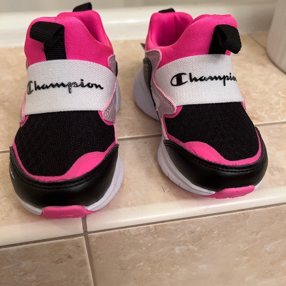 Size 6T  champion shoe. - Picture 5 of 6